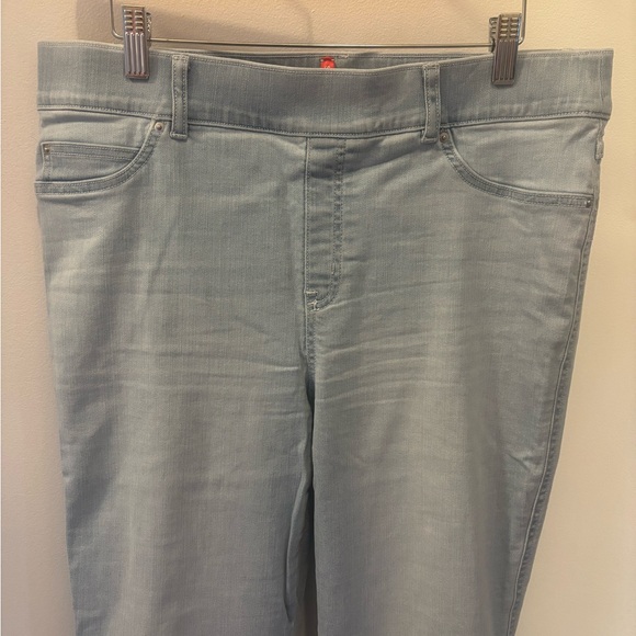 SPANX Pull-on High Rise Flare Jeans || Light Wash || Size Large - Picture 4 of 9